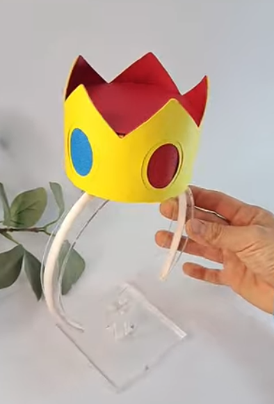 Let’s make a paper crown for a princess